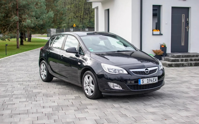 Opel Astra cena 28950 przebieg: 182550, rok produkcji 2010 z Nisko małe 781